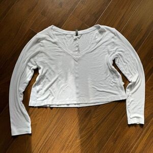 Vimmia M long sleeve crop v neck top